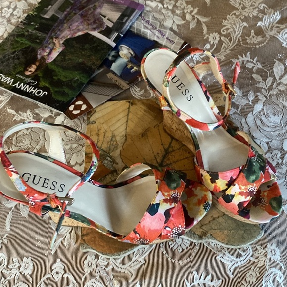 GUESS WATERCOLOR WEDGE SANDALS EUC SIZE 7 M - Picture 7 of 8